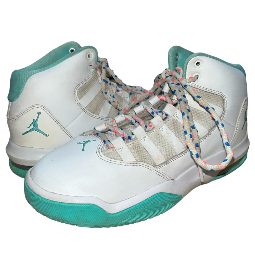 Youth Nike Air Jordan White/Teal Max Aura Sneakers - 4.5Y (Women’s 6)